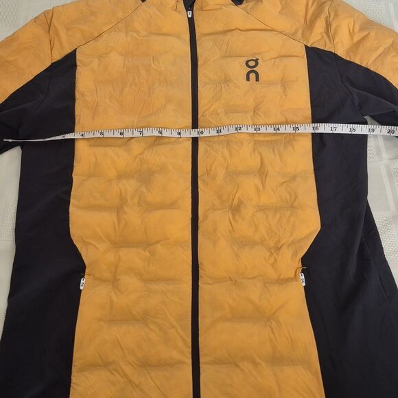 On Running Men's Climate Jacket in Yellow and Black - Picture 9 of 16